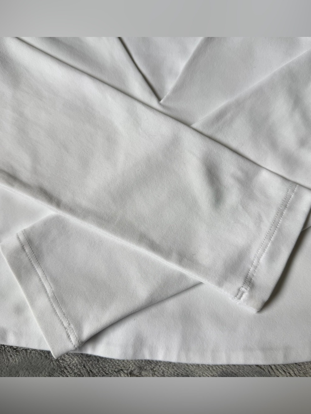 Aritzia Babaton Contour V Neck Long Sleeve Top White S - Picture 4 of 10
